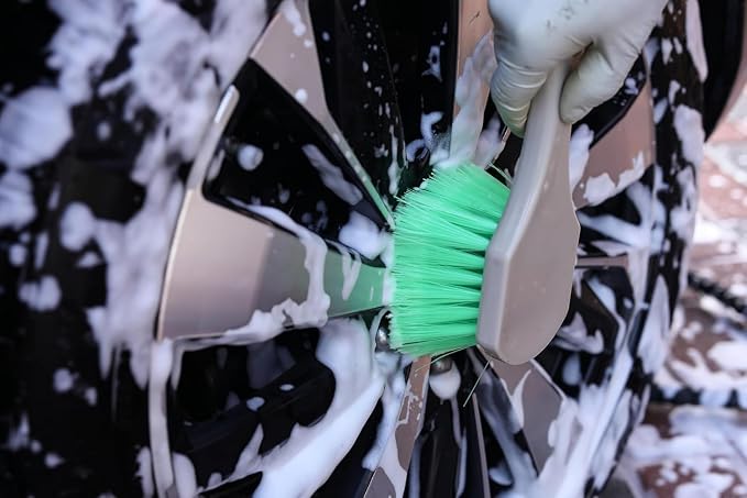 Soft Bristle Wheel Chemical-Resistant Brush for Fender and Wheel Cleaning - 2-1/2" Sturdy Bristle and 20" Ergonomic Long Handle - Cleaning Tool for Automotive Maintenance - Pack of 1