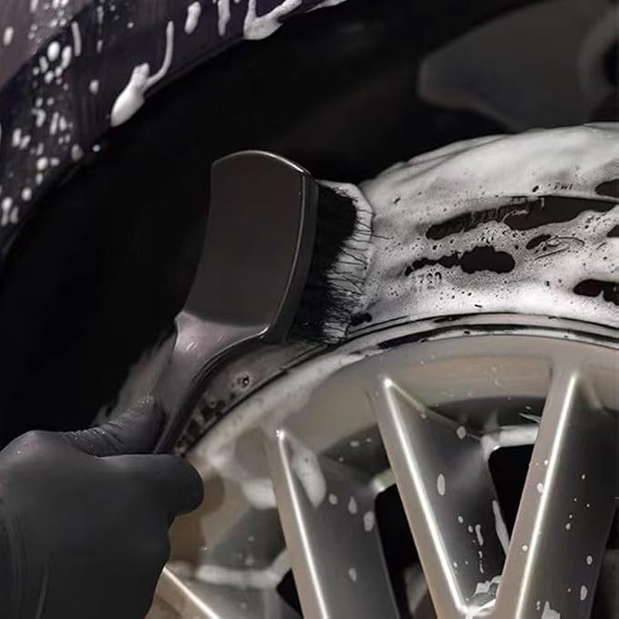 Wheel Brush Tire Brush Car Wash Brush Tire Brush Car Carpet Cleaner Used for Cleaning Car Tires, Wheels and Carpets, with a Short Handle that is Simple and Durable