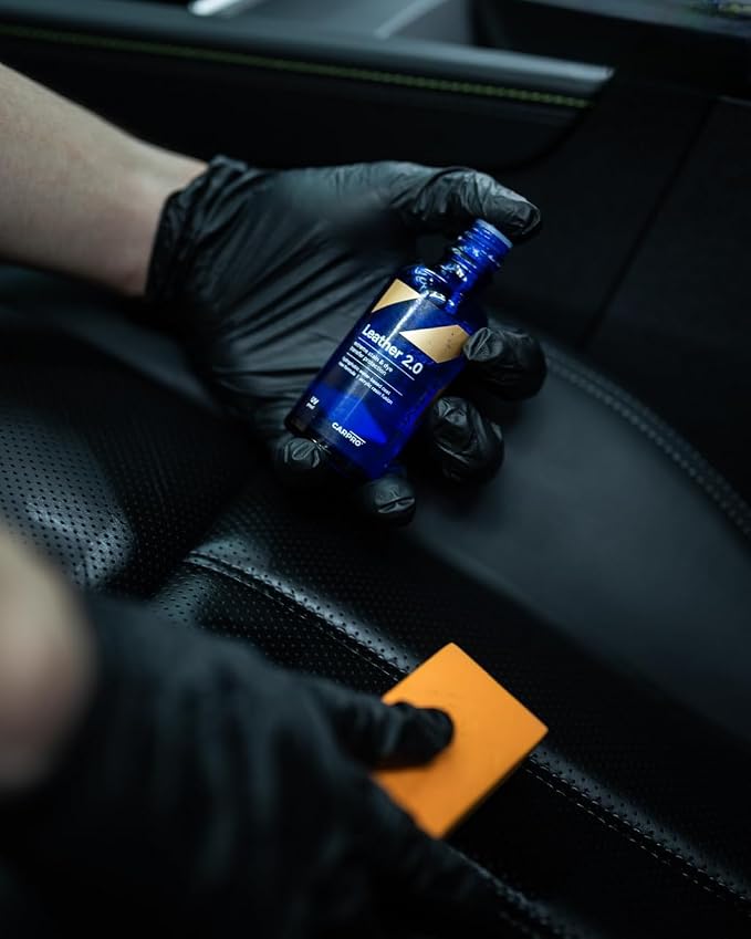 CARPRO CQUARTZ Leather 2.0 - Kit - Hydrophobic & Oil Phobic, Safe on All Car Leather, Resistance to UV, Denim Dye Coloring, Abrasion and Stains (30ml Kit)