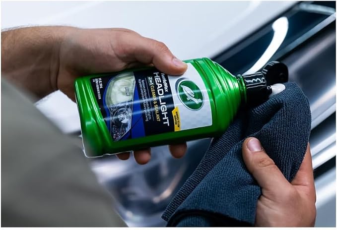 Turtle Wax T-43 (2-in-1) Headlight Cleaner and Sealant - 9 oz, Green