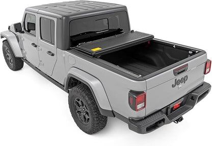 Rough Country Hard Low-Profile Tri-Fold Tonneau Cover for Jeep Gladiator JT (2020-2025) - Low-Profile Aluminum Truck Bed Cover