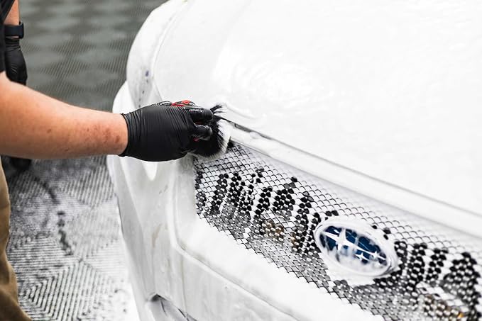Detail Factory - Curveball XL Synthetic Brush - Ultra Soft Bristles, Comes with Storage Rack, Covers Large Area Inside or Outside Vehicles - Live Wire