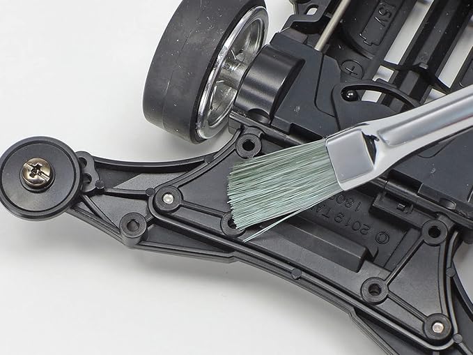 Mini 4WD Cleaning Brush W/Sticker Applicator / Tamiya / 74163