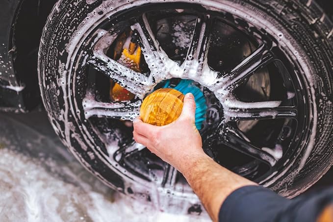 The Rag Company - Ultra Utility Brush - Car Wash Brush - Soft Nylon Bristles Perfect as an Interior, Wheel, or Tire Rim Cleaner - Sturdy and Effective Grip for All Detailing Purposes