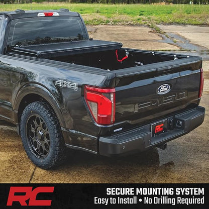 Rough Country Hard Low Profile Tri-Fold Tonneau Cover for Ford F-150 (2021–2026) & F-150 Lightning (2022–2026) – Aluminum Truck Bed Cover