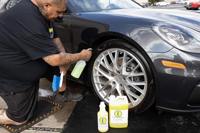 Degreaser | Concentrated Yellow Degreaser for Tires & Undercarriage | Professional-Grade (32 Oz)