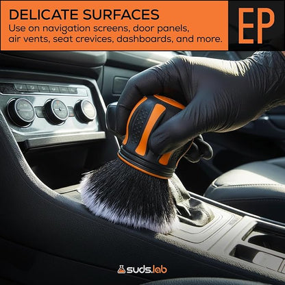 Suds Lab Elite-Plush Detailing Brush with Stand – Ultra-Soft Detailing Brushes with Synthetic Bristles – Metal-Free Auto Brush for Scratch-Free Cleaning on Piano Black & Clusters